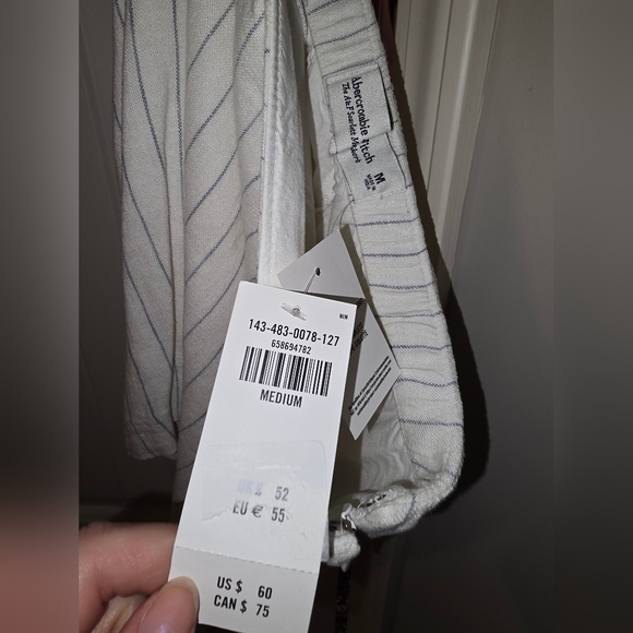 Abercrombie And Fitch The Scarlett Skort White Pinstripe NWT Medium - Picture 5 of 5